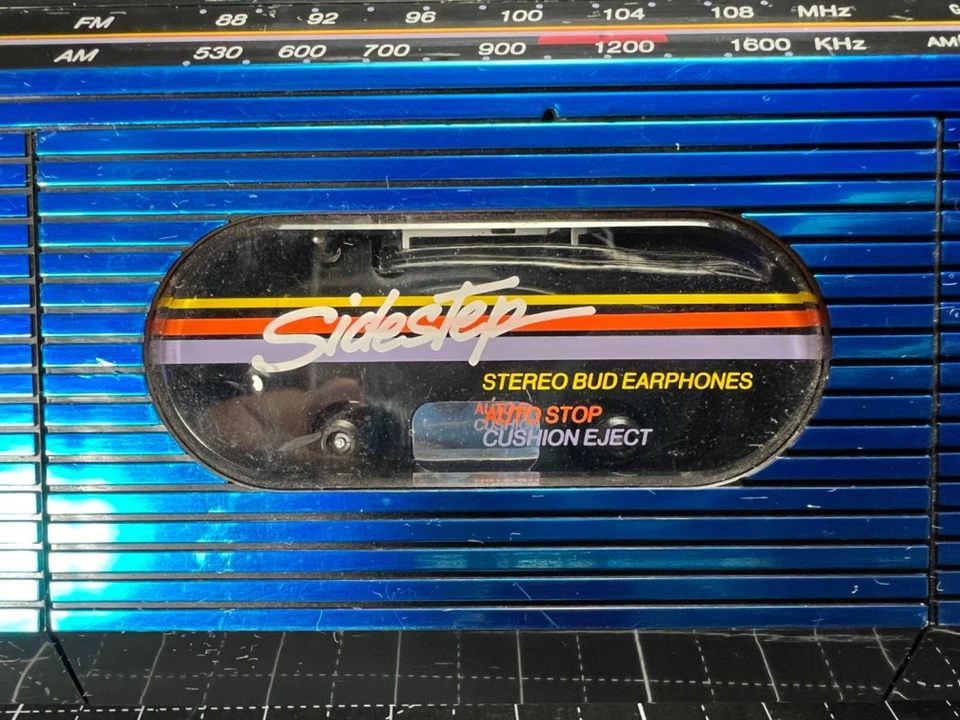 Reproductor de casete radio AM FM vintage GE General Electric Sidestep negro azul Foto 2 de 4