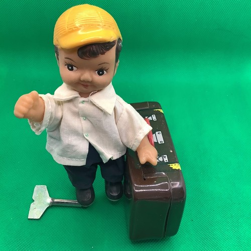 Vintage clockwork Young Traveller MS823 Boxed With Key - Picture 3 of 13