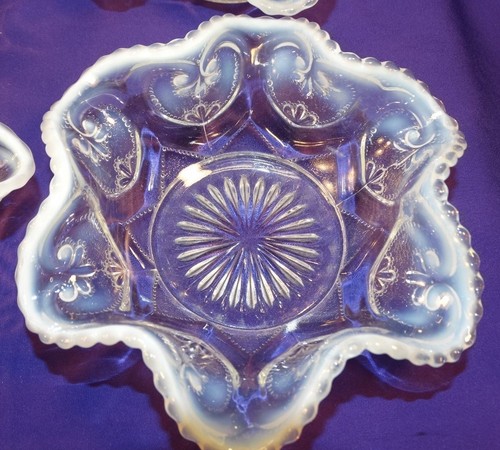 6 VINTAGE DUGAN / DIAMOND VICTOR - JEWELED HEART BERRY BOWLS FRENCH OPALESCENT - Picture 6 of 9