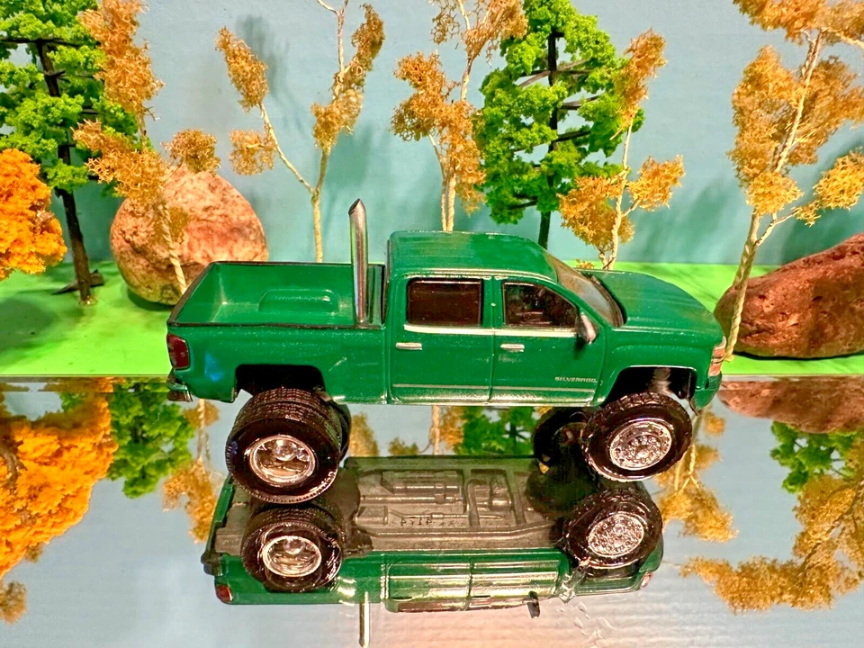 1/64 Custom Lifted, Chevrolet Silverado, 2015, 4 Door Crew Cab, G-5 Lift Kit - Image 3 of 3