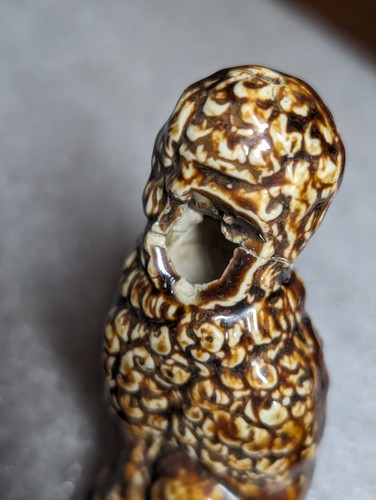 FISCHIO figurativo cane barboncino stile Bennington Rockingham vetro ceramica vintage - Foto 4 di 10