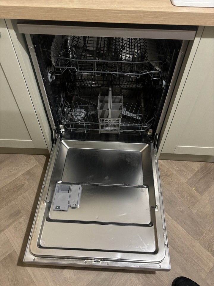 Freestanding Kenwood Silver Dishwasher KDW60S20 eBay