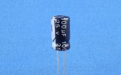 15x Elko 100uF (µF), 25V radial