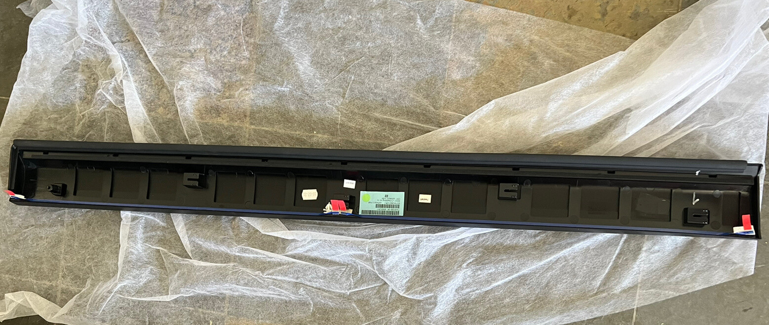 Rolls-Royce Cullinan Front Right Bottom Bumper Strip Molding NEW 7448586