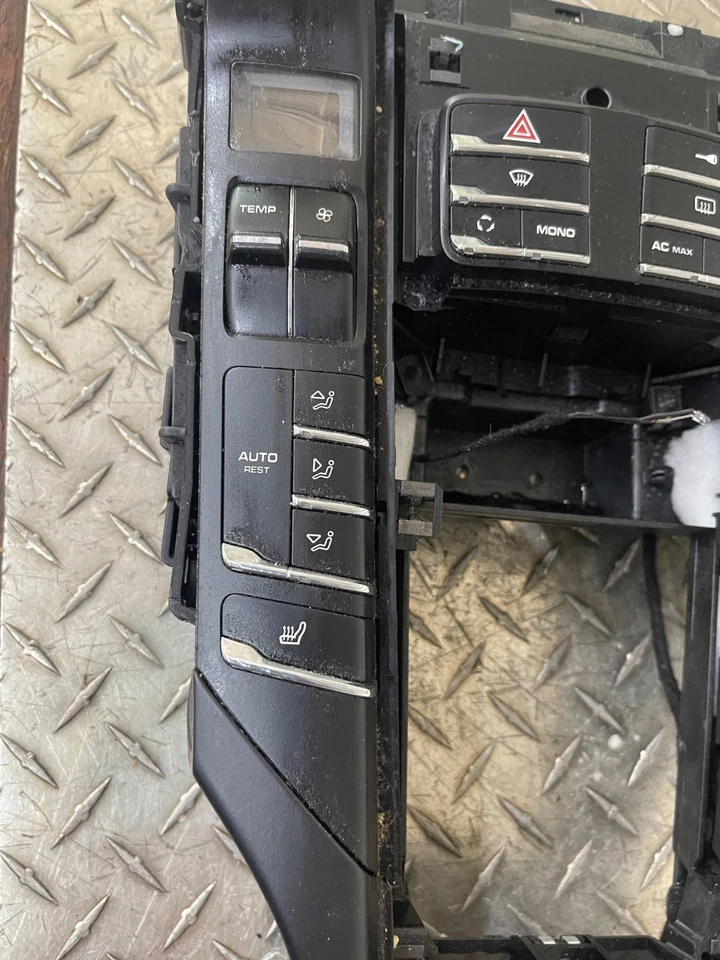 11-18 Porsche Cayenne S 958 Consola central delantera Calefacción Climatizador Foto 3 de 4