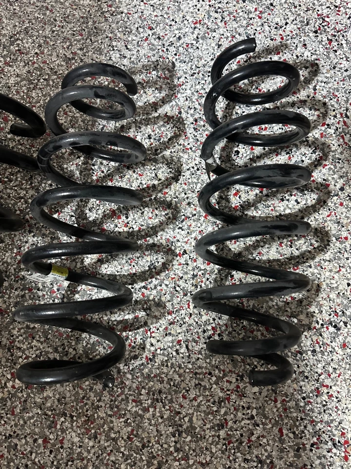 2022 Tesla Model 3 Performance OEM Springs Set: 2x 1044472-04-A; 2x 1044379-04-C - Image 2 of 4