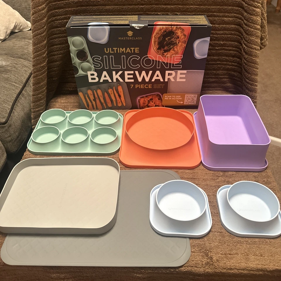 Masterclass 7-Piece Ultimate Silicone Bakeware Set- Check Listing for Contents - Image 3 of 4