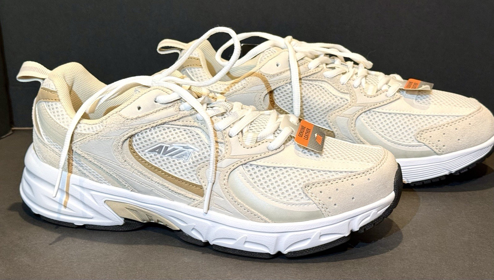 Avia Womens 5000 Performance Athletic Shoes Sneakers Leather Beige Size 10 New