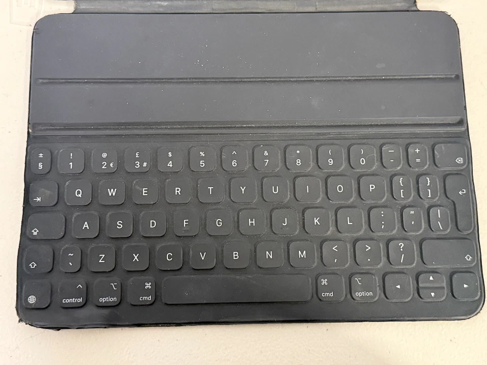 Apple Magic Keyboard A2038 for iPad Pro 11-inch 1st/2nd Gen Wireless - Image 4 of 4