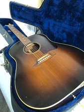 Gibson J-45 1963 Style Akustikgitarre, Halsriss, um 2001, Hartschalenkoffer