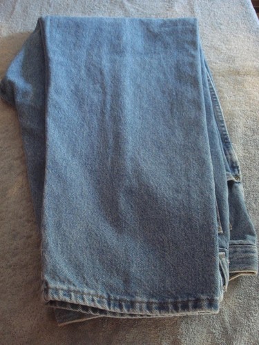 VINTAGE PAIR OF WRANGLER BLUE JEANS (SIZE 40 X 30) - Picture 2 of 6