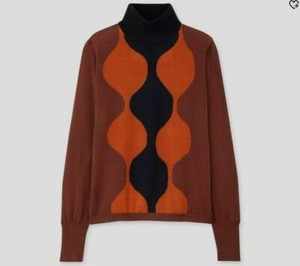 uniqlo red turtleneck