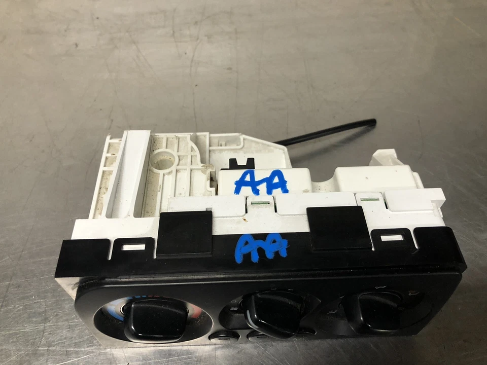 2000 2001 2002 2003 2004 Subaru Legacy calefacción aire acondicionado temperatura control climático Foto 2 de 4