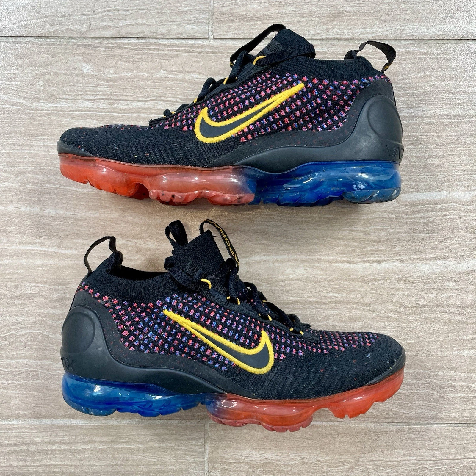 Taglia 4Y 5.5W Nike Air VaporMax (GS) 2021 Flyknit nero sfumato DV2198 001