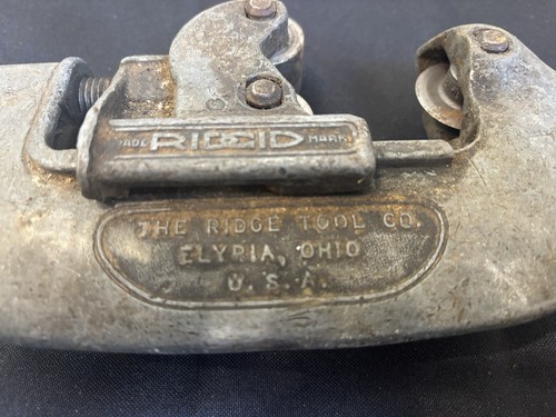 Vintage Ridgid No. 1 & 2 1/8" to 1 1/4" Inch Pipe Cutter Rigid - Picture 5 of 7