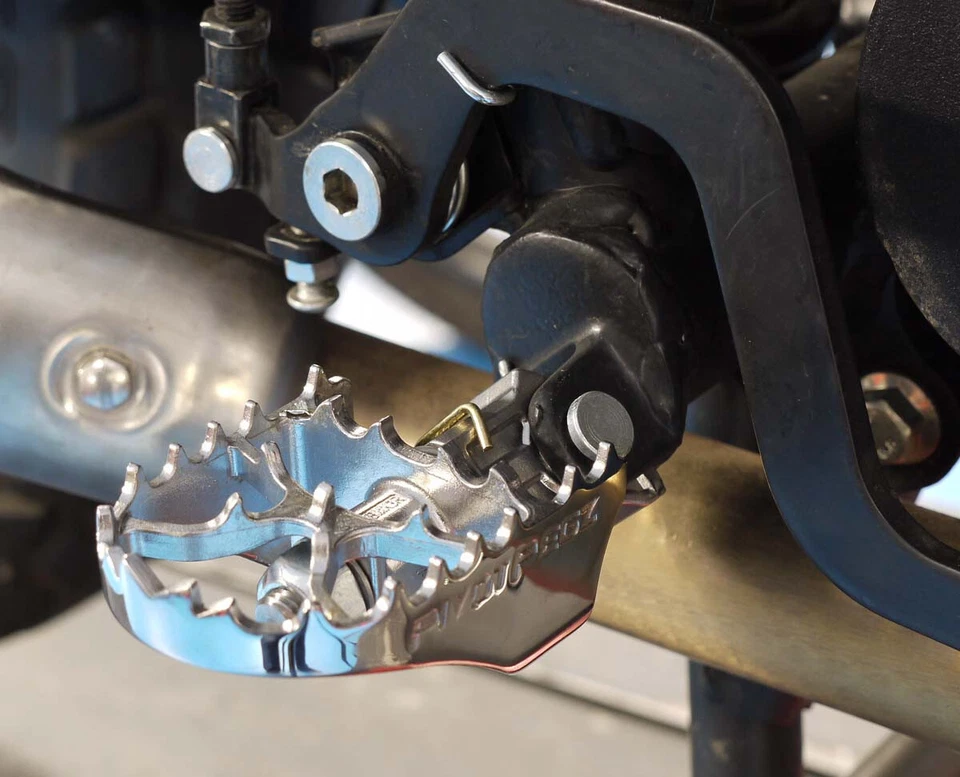 Estriberas anchas PIVOTE PEGZ estriberas aptas para HONDA CRF50F 2019 2020 2021 2022 2023 Foto 3 de 4