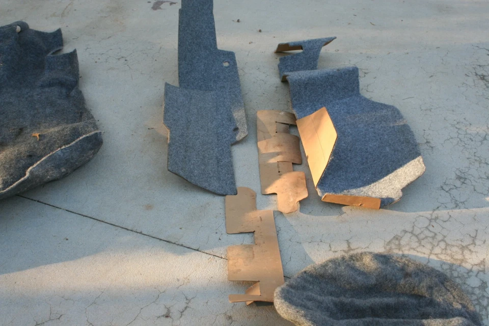 1980-1984 OLDSMOBILE OLDSMOBILE 98 MALETERO GRIS JUEGO DE ALFOMBRAS Y PANELES BONITO Y SECO Foto 4 de 4