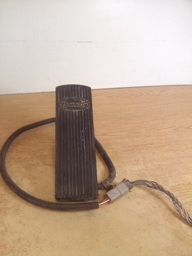 Peterbilt 335 Throttle Pedal 4976166, 5133225 "READ DESCRIPTION"