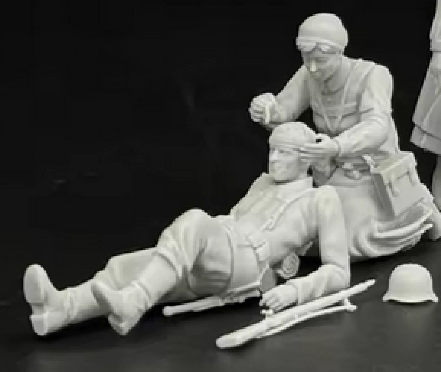 2 Resinfig 1/35: Krankenschwester & verwundeter Soldat liegend Wehrmacht ohne OV