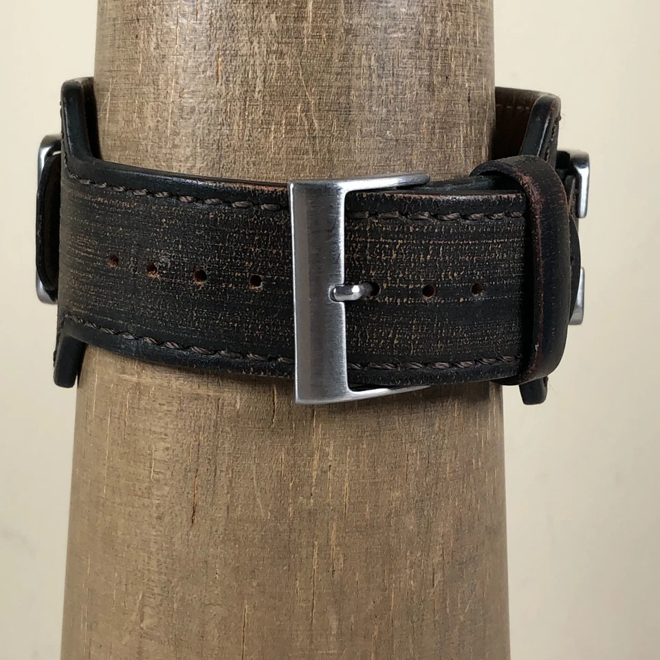 Guess Men G96047G Leather Bund Strap Rectangular Quartz 33mm Watch 7 1/4" - Image 4 of 4