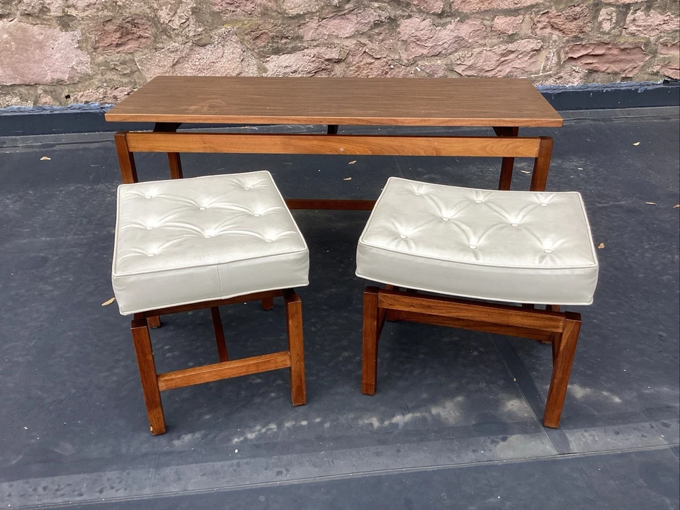 Mesa baja vintage de nogal Lapine-Snyder diseño JENS RISOM con taburetes a juego Foto 3 de 4