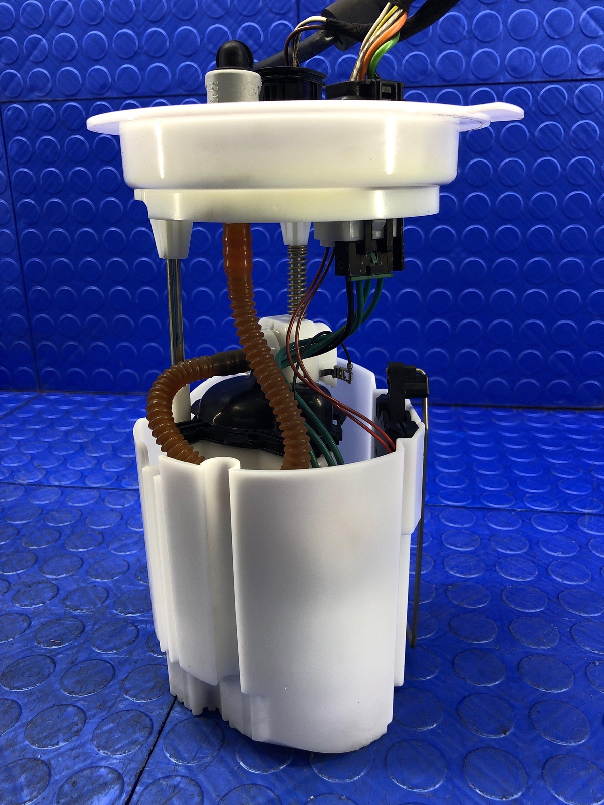2014 2015 2016 2017 2018 2019 BMW I8 OEM TANK MOUNTED FUEL PUMP ASSEMBLY SENDER