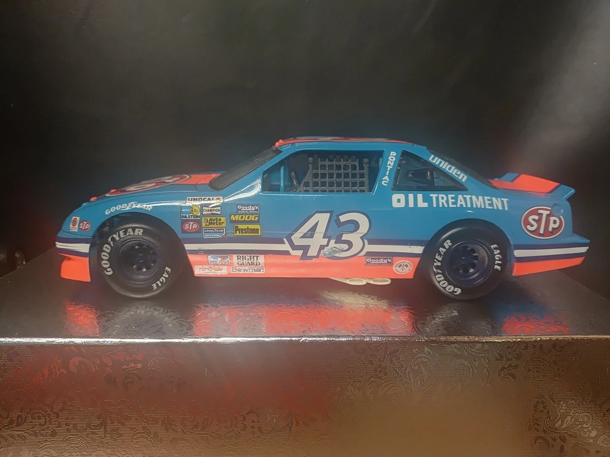Las mejores ofertas en Richard Petty diecast Nascar 1:18 | eBay