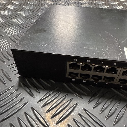 Pakedge S18e / 16-Port Gigabit Ethernet Switch w 2 SFP Ports "Pre-owned" - Picture 5 of 6