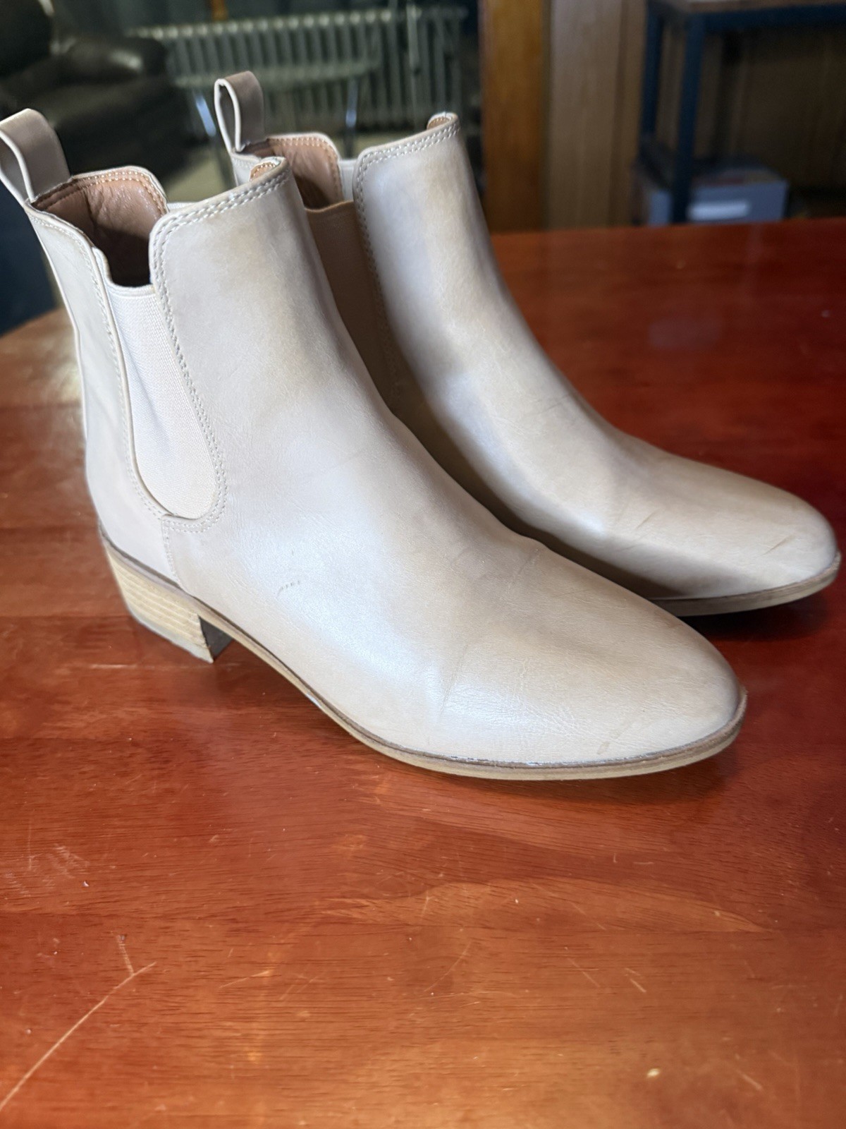 cocco Women’s Beige Leather Chelsea Ankle Boots Slip-On Pointed Toe 5.5