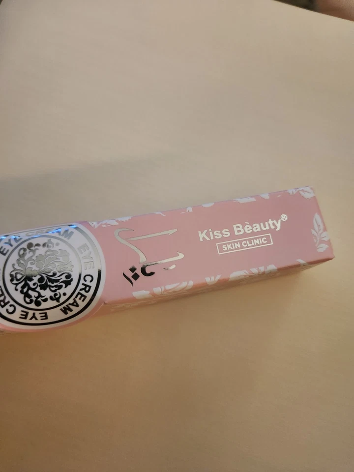 Crema de ojos Kiss Beauty Foto 2 de 4