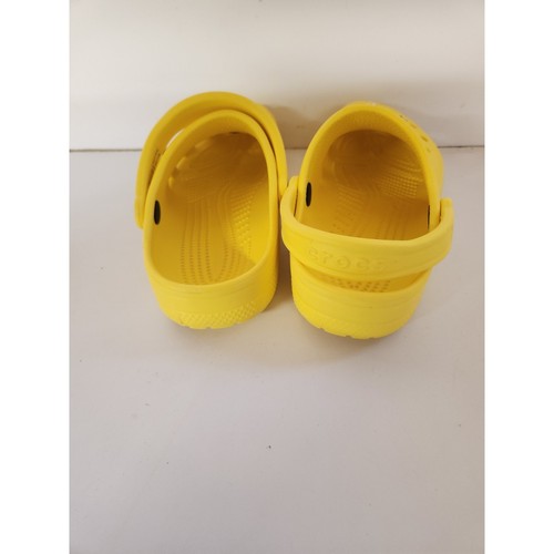 Crocs Yellow Adult Classic 8 Nurse Jibbitzs Sz 6/Men Sz 8/Woman - Picture 5 of 8