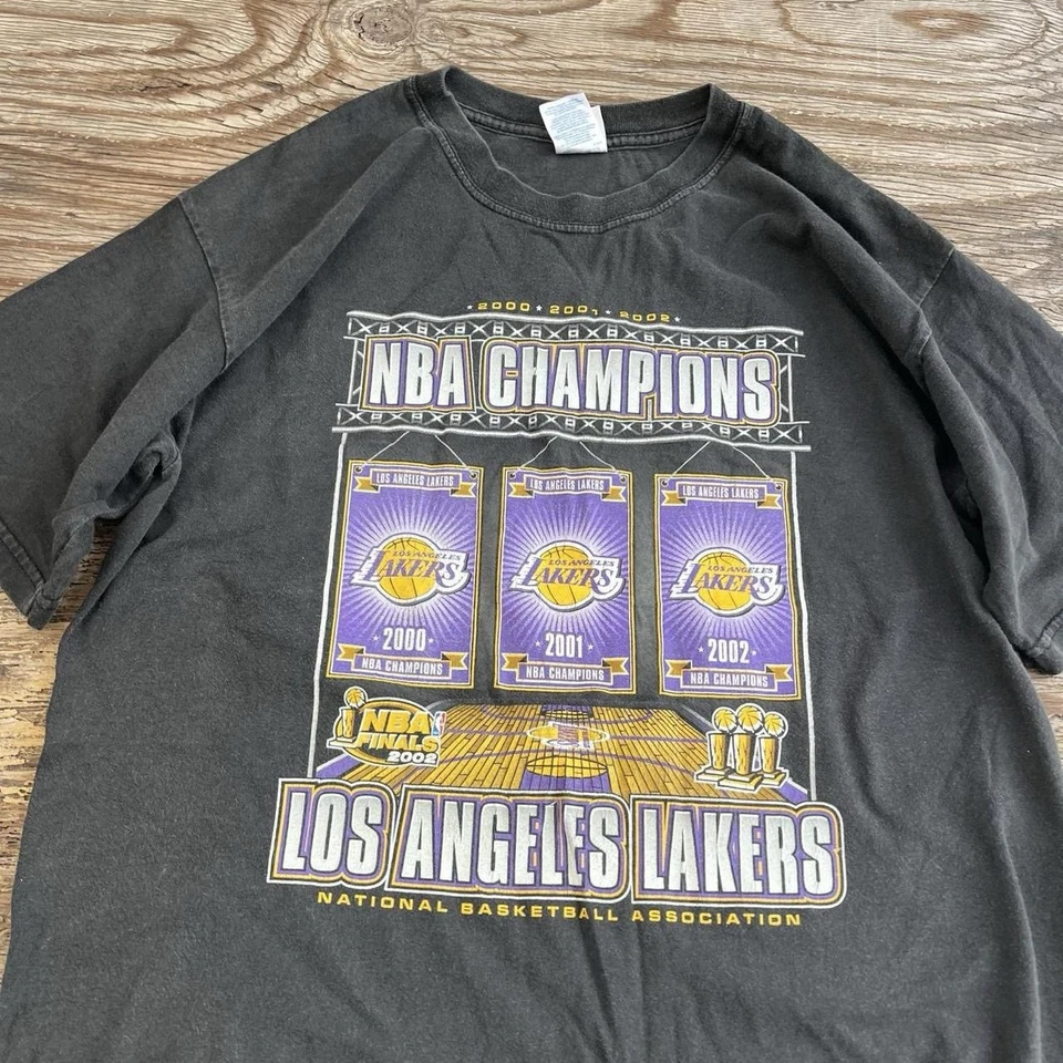 Los Angeles Lakers 2002 NBA Champions T-Shirt Large, Y2K 3-Peat Vintage - Image 2 of 4