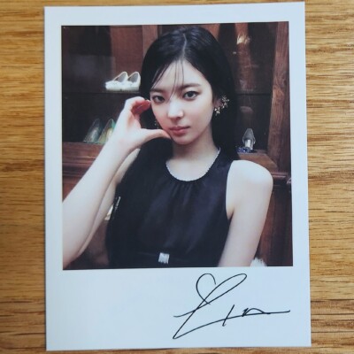 itzy GOLD リア 直筆サイン チェキ s-l400.jpg
