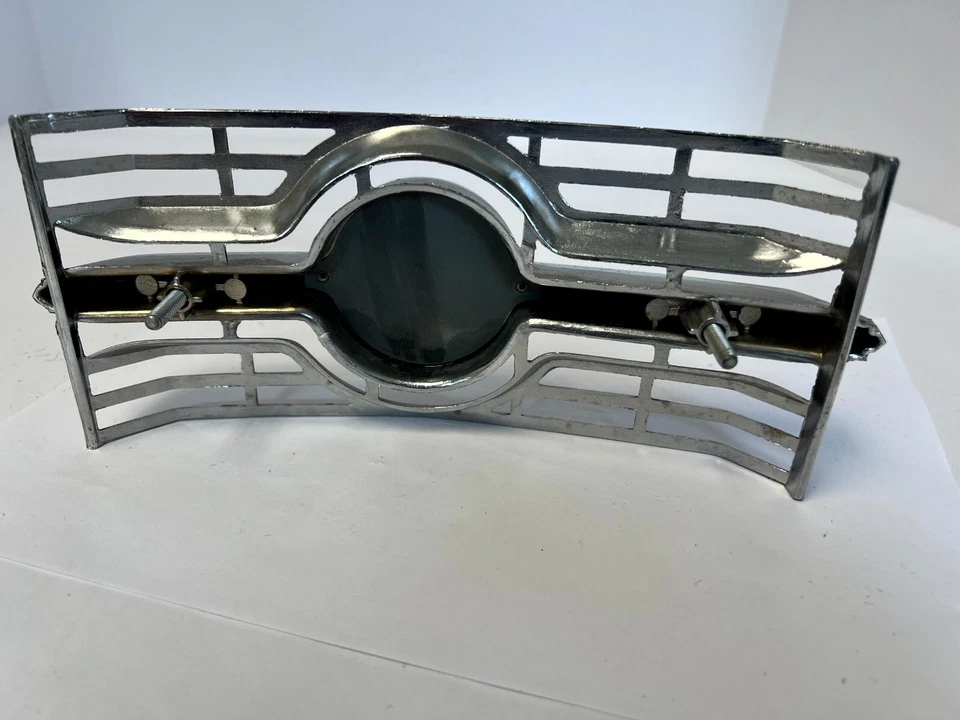 Dodge Coronet 440 1967 parrilla central medallón 2785313 nuevo de stock Foto 3 de 4