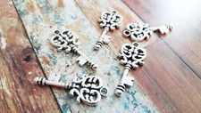 10 Skeleton Key Charms Antiqued Silver Heart Pendants Steampunk Jewelry Supplies
