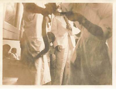 Photo - Thailand - BANGKOK - After taking the venom from the Cobra, o