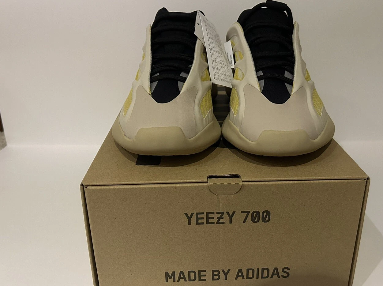 Yeezy Boost 700 Safflower