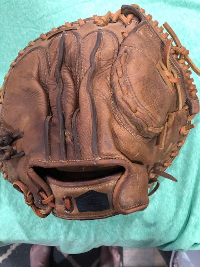 Vintage NOKONA CM70 Bulldog Catchers Mitt RHT USA made Little League
