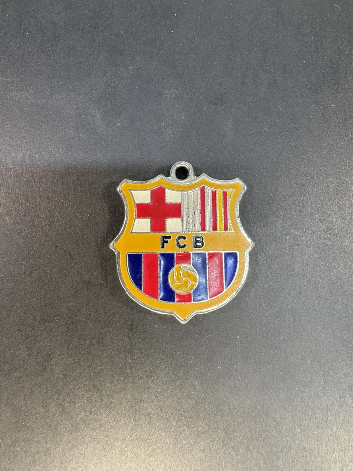 Llavero colgante vintage del equipo de fútbol de Barcelona con logotipo de metal Llavero Foto 3 de 4