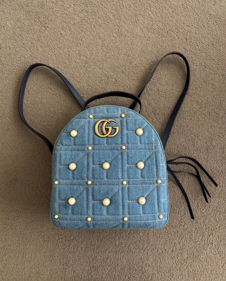 Mochila Gucci Para Mujer GG Marmont Matelassé Denim Cuero Perla Adornada Foto 4 de 4