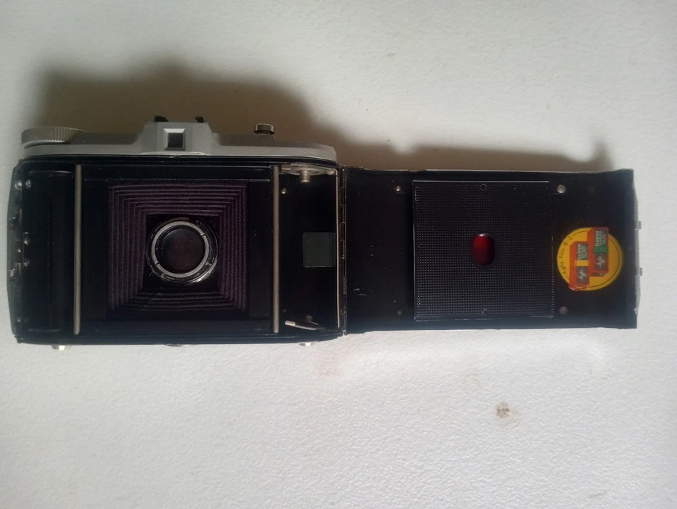 Cámara vintage AGFA Isolette III 4.5 85 plateada sobre negra sin probar Foto 2 de 4