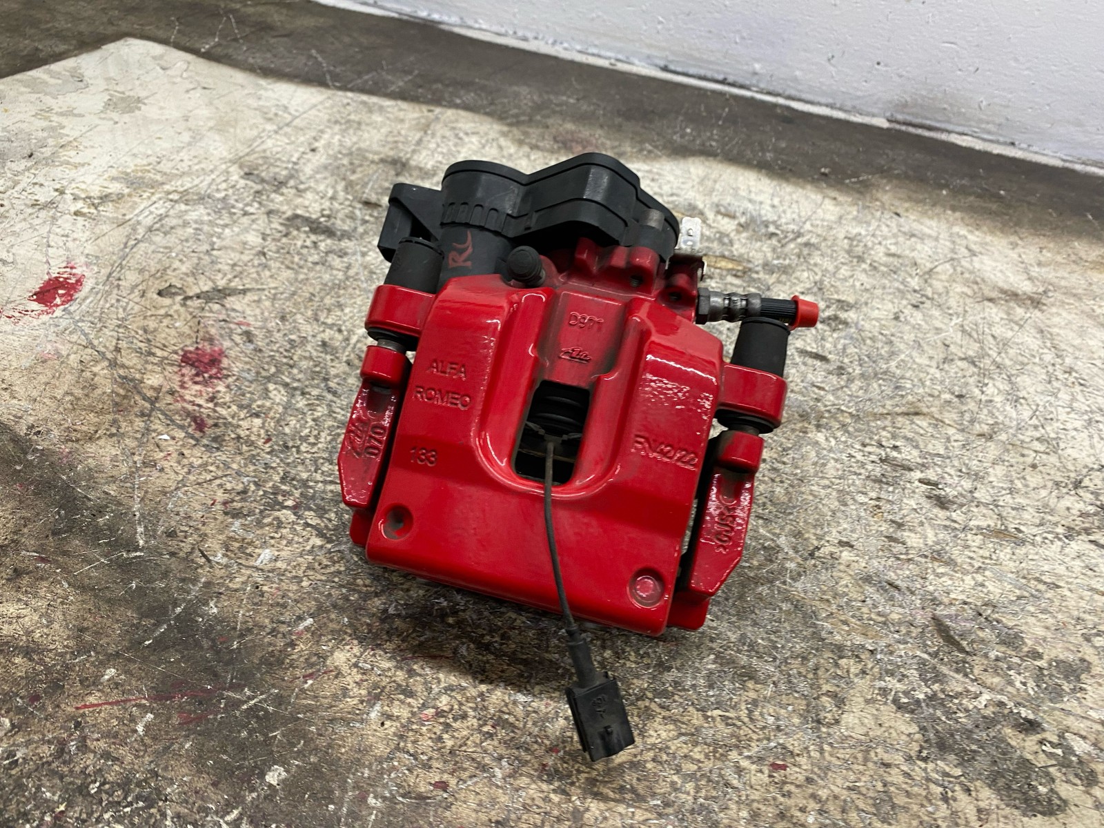 2017-2024 MASERATI LEVANTE REAR RIGHT BRAKE CALIPER RED 06700388370 RED *36K*