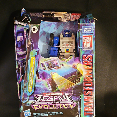 Hasbro Transformers Legacy Evolution Beachcomber w/ Parakeet Deluxe Figure 8+