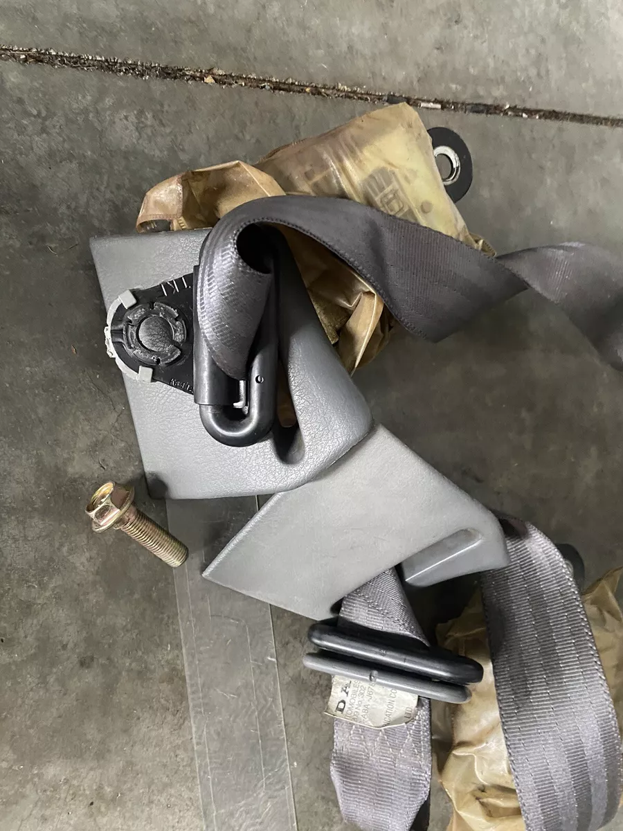 Honda civic outlet seat belt replacement