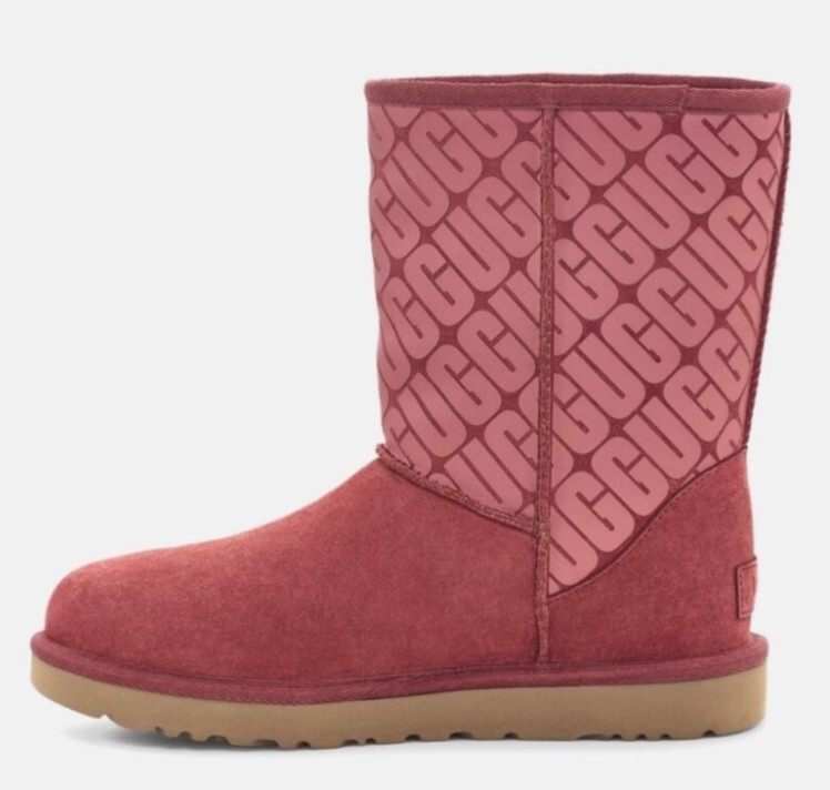 NWT UGG Classic Short II Ugg Graphic Logo Sheepskin Lined