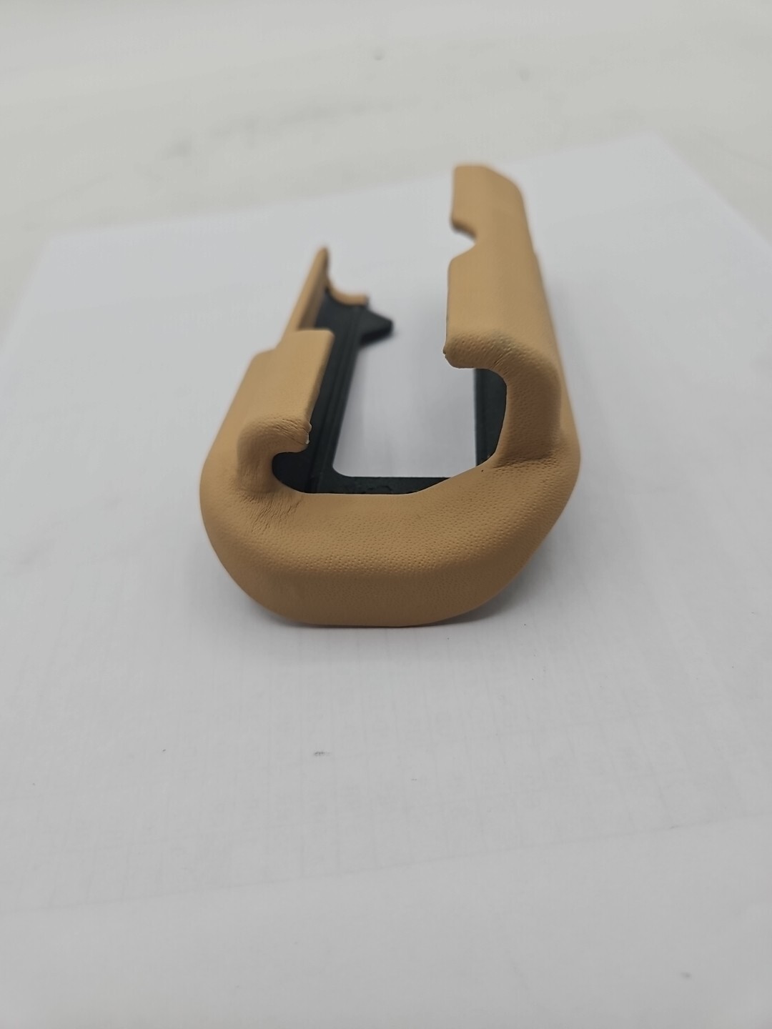BENTLEY-SEAT BRACKET COVER (3W3881810)