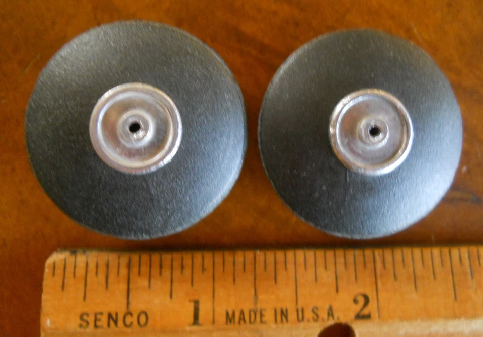 VECO 1-1/4" STREAMLINE WHEELS & TIRES FOR U-CONTROL MODELS, 1 PAIR, NEW - Image 3 of 4