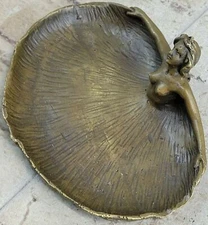 VINTAGE NUDE LADY DANCER ART STATUE ARMOR BRONZE ASHTRAY COIN TRAY HOLDER FIGURE