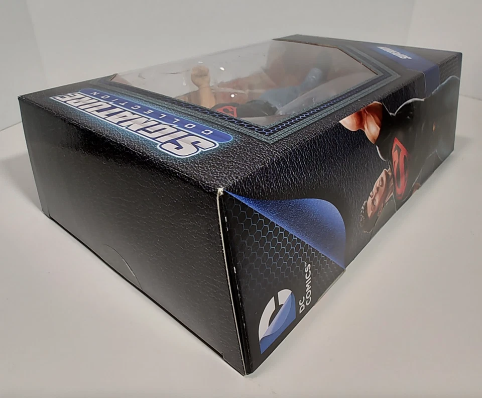 Figura DC Signature Collection SUPERBOY 6" 2013 con caja de correo Conner Kent NUEVO Foto 4 de 4