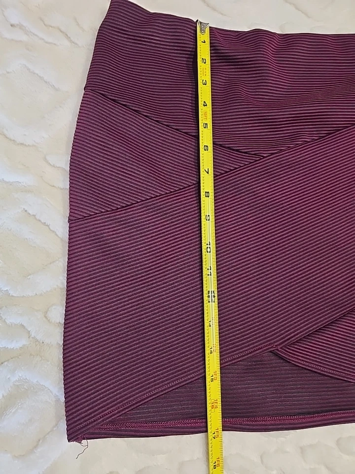 Forever 21 Pencil Skirt Stretchy Size Medium - Image 2 of 4